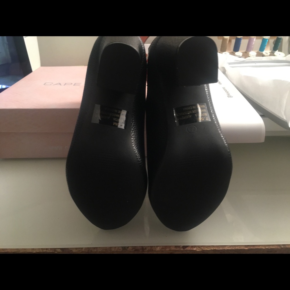 Boots - Picture 5 of 6